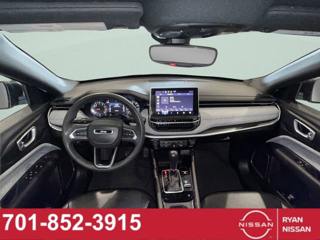 Used 2024 Jeep Compass Latitude image 18