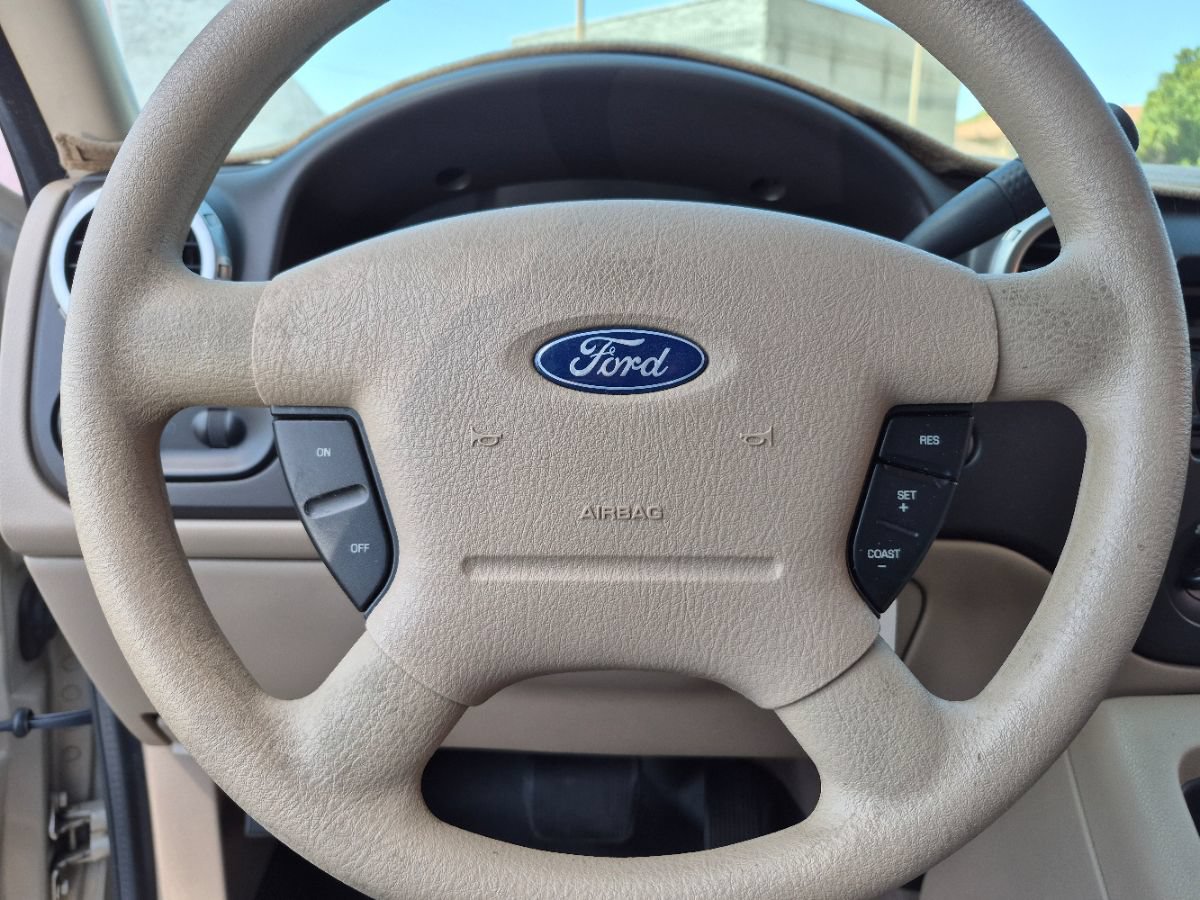 Used 2004 Ford Expedition XLT RWD image 42