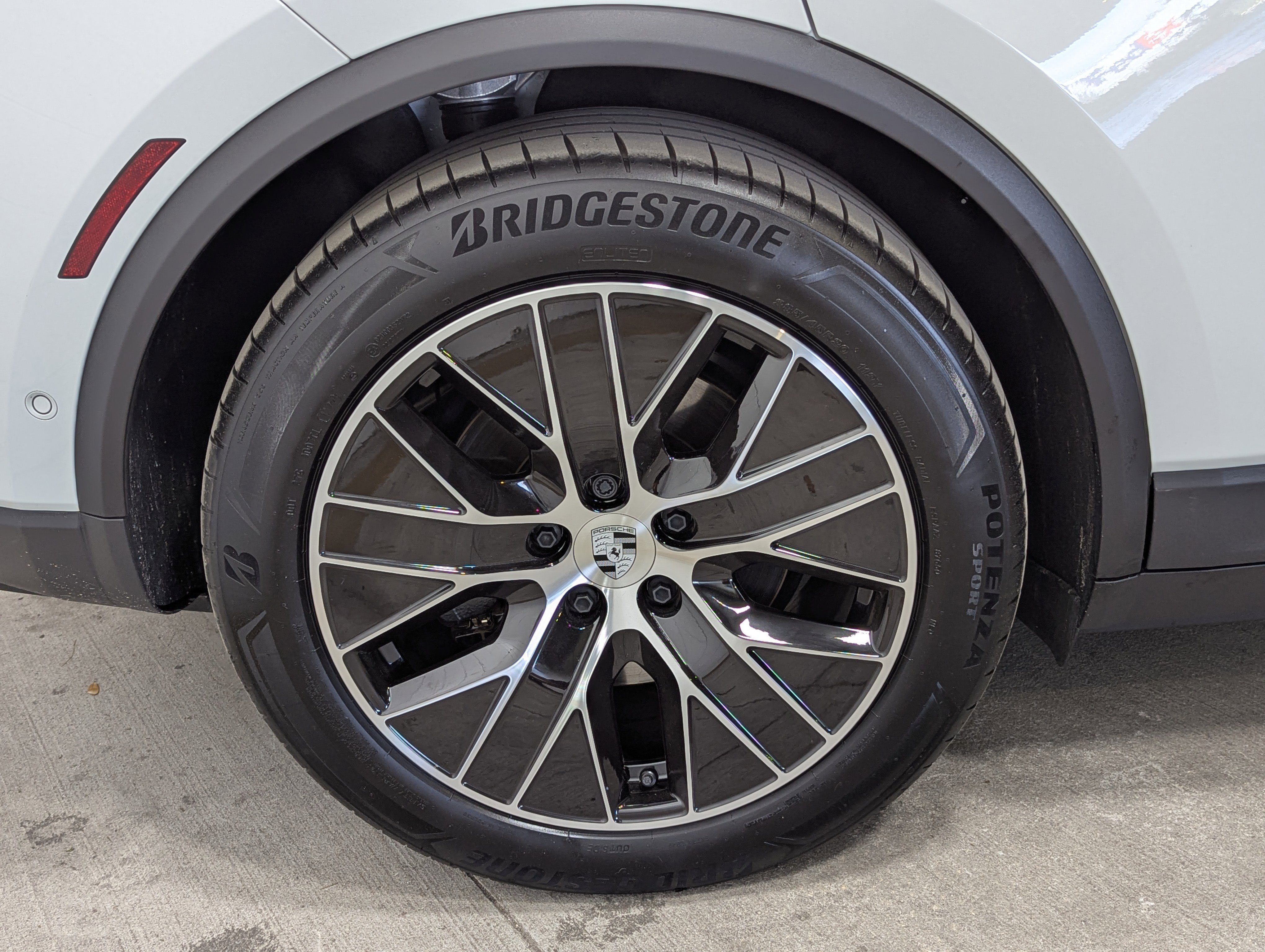 Certified 2025 Porsche Macan 4 Electric image 11