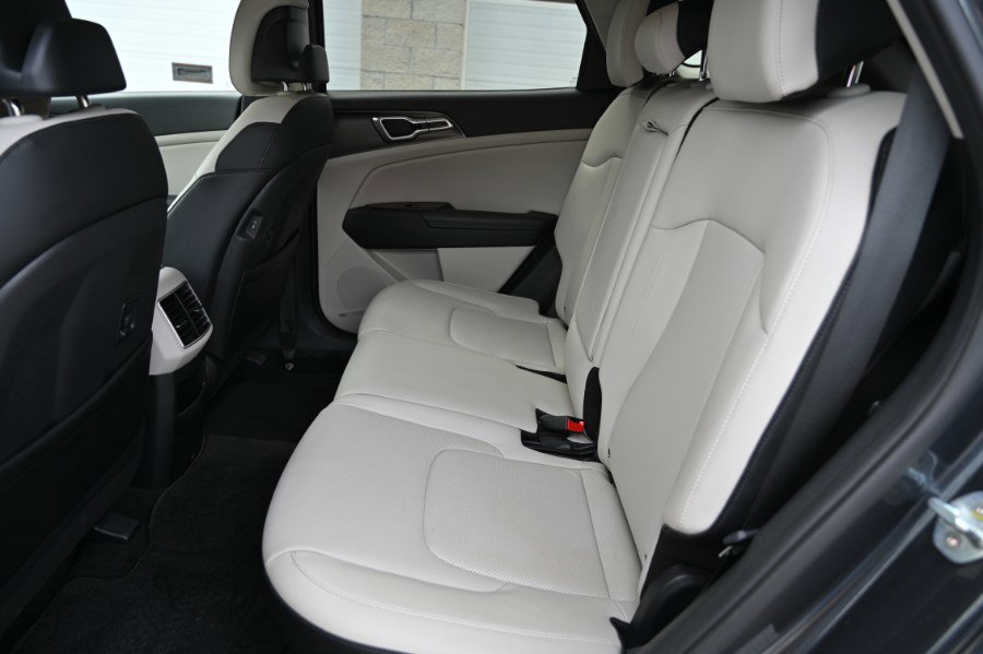 Used 2023 Kia Sportage EX image 19