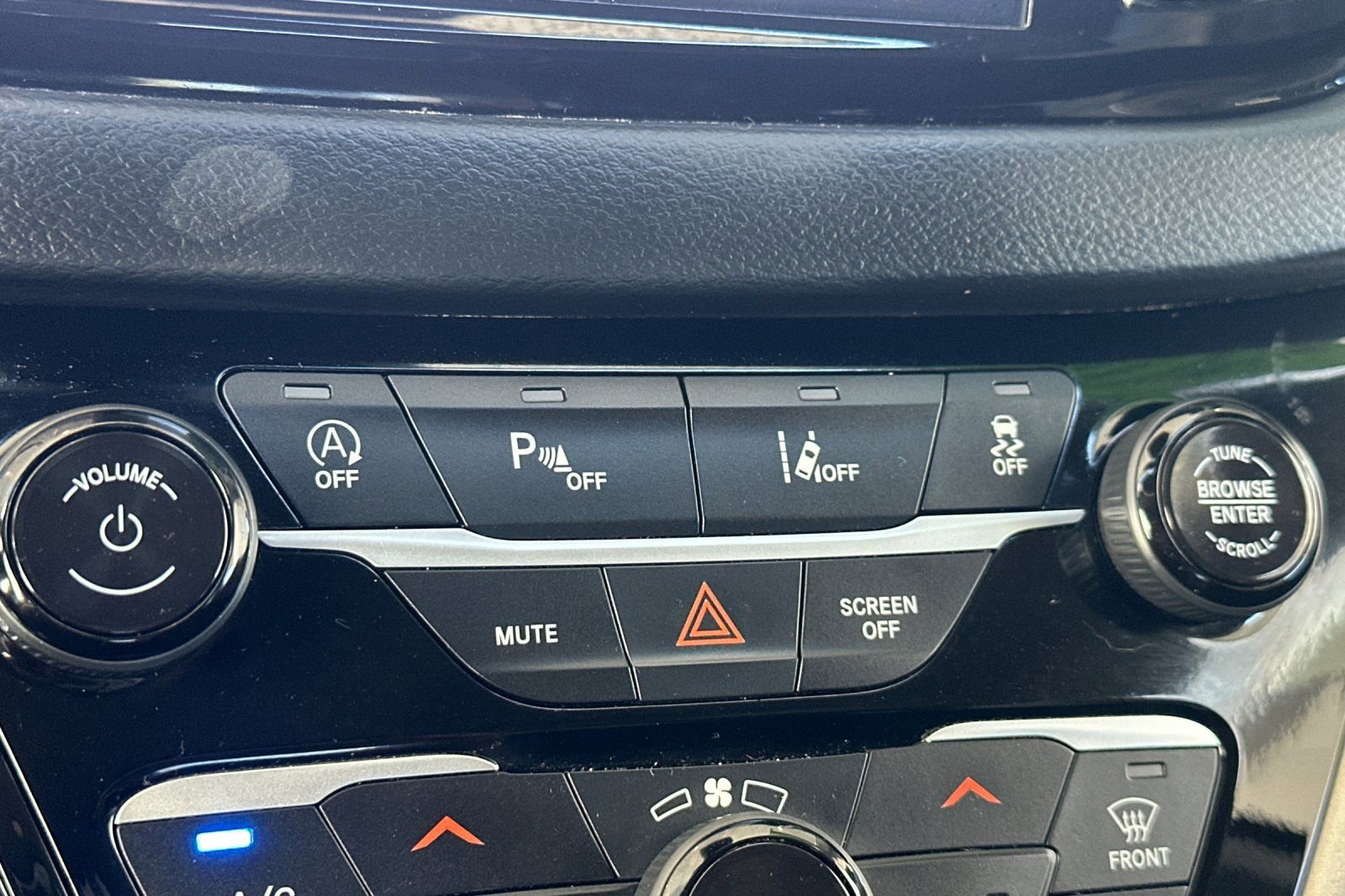 Used 2023 Chrysler Pacifica Touring-L image 32