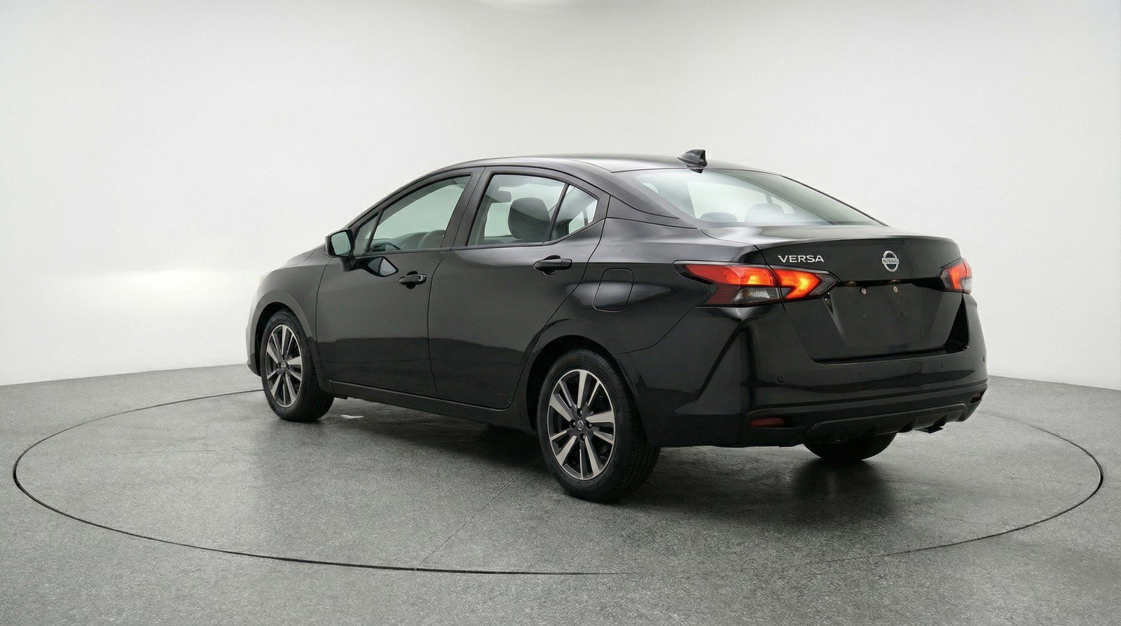 Used 2025 Nissan Versa SV image 6