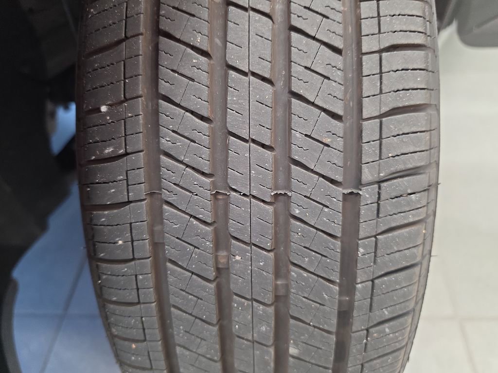 Used 2023 Kia Carnival EX FWD image 38