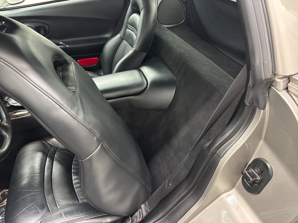 Used 2001 Chevrolet Corvette Coupe w/ Preferred Equipment Group1 image 25