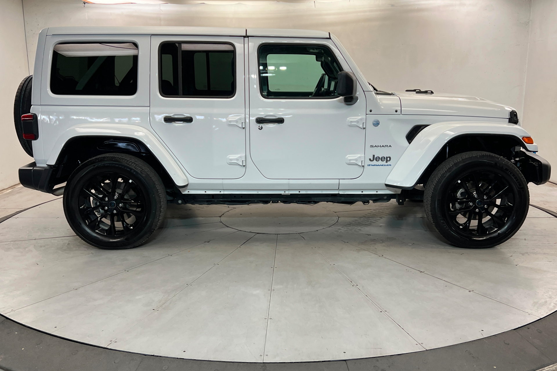Used 2024 Jeep Wrangler Unlimited Sahara AWD/4WD image 6