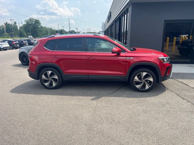 Used 2023 Volkswagen Taos SE w/ Panoramic Sunroof Package AWD/4WD image 2
