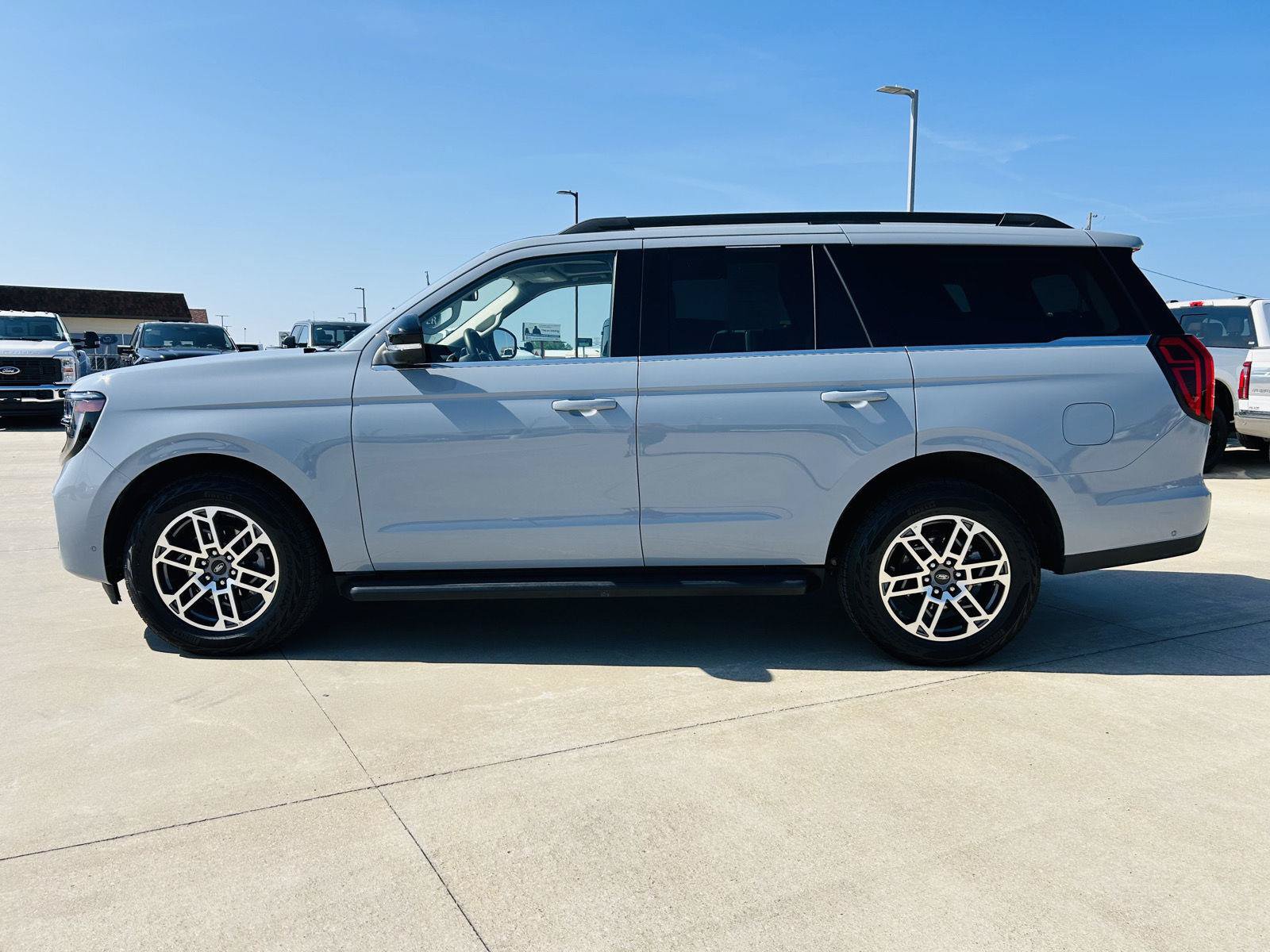 Used 2025 Ford Expedition Active AWD/4WD image 44
