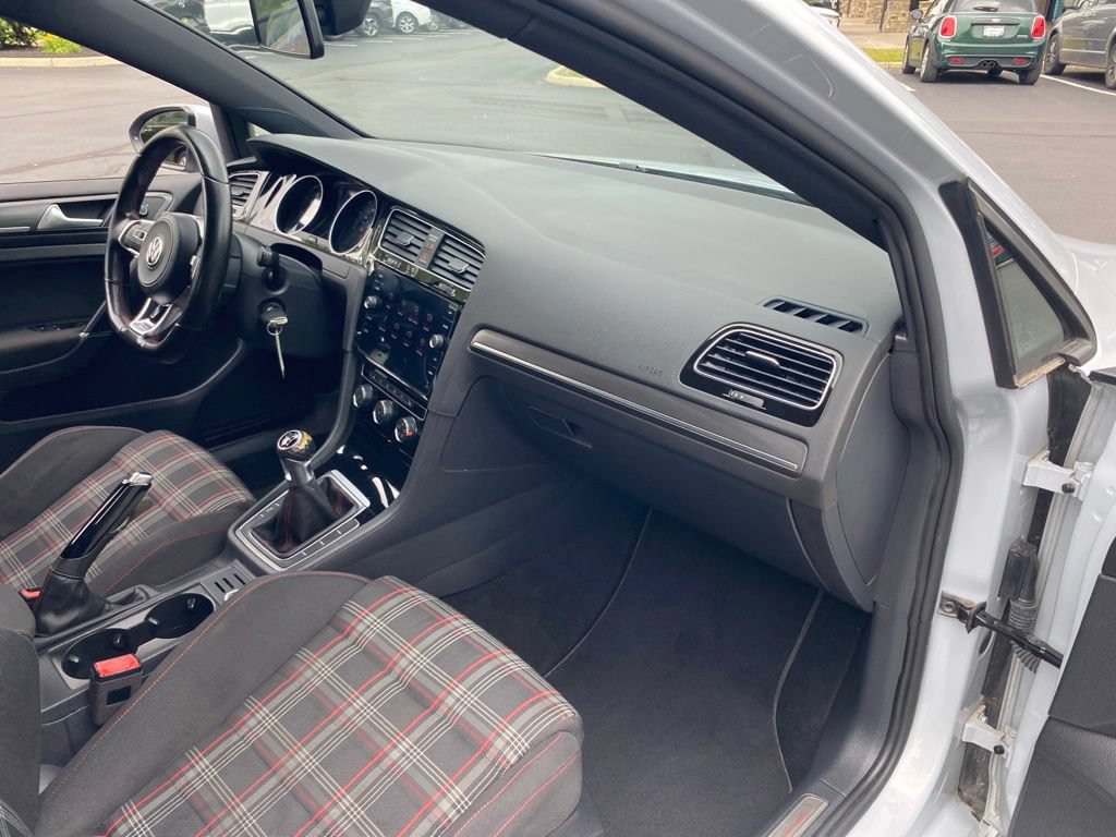 Used 2018 Volkswagen GTI S FWD image 38