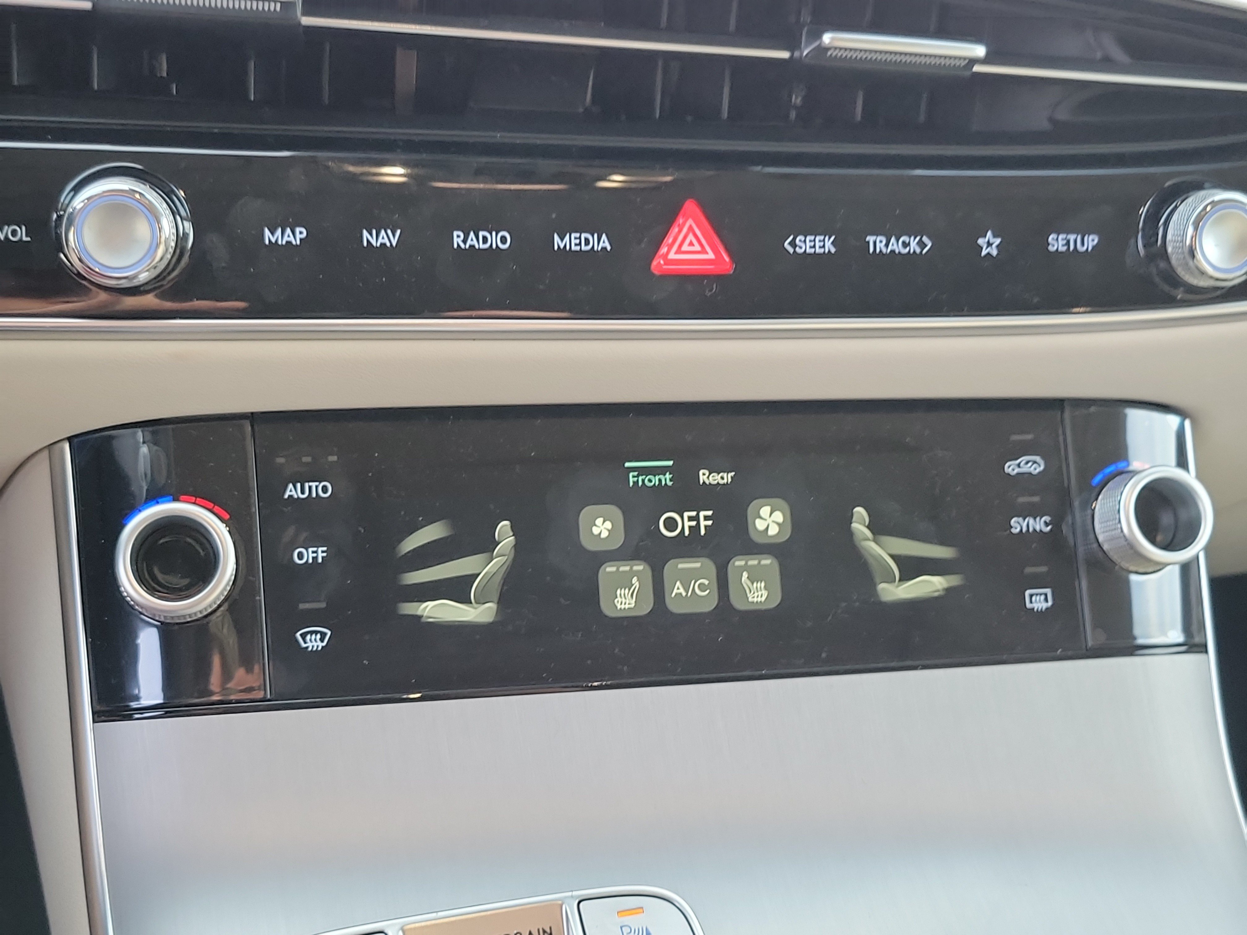 Certified 2026 Genesis GV70 2.5T Select AWD/4WD image 19
