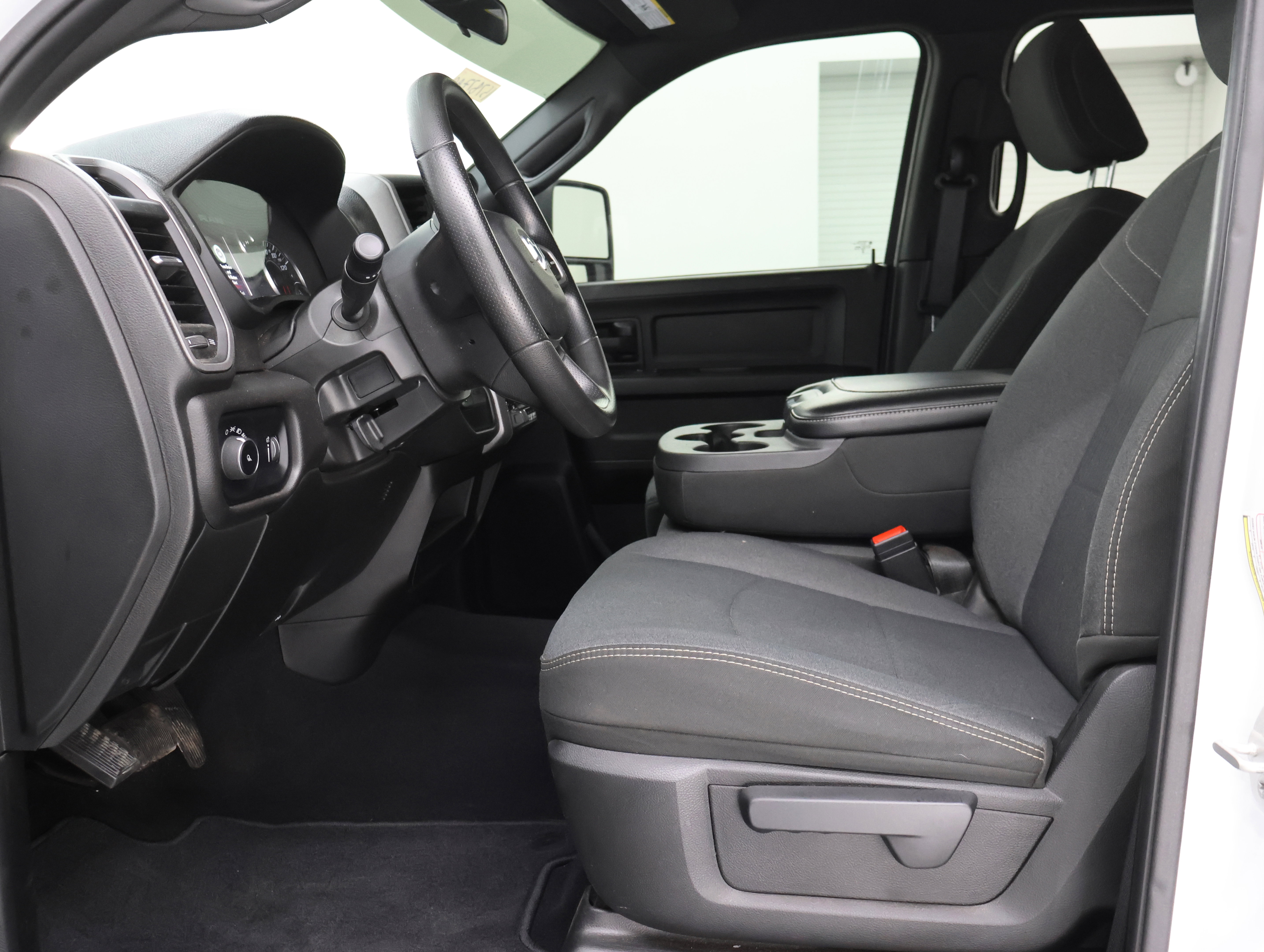 Used 2024 RAM 3500 Tradesman w/ Chrome Appearance Group image 8