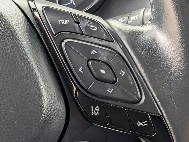 Used 2021 Toyota C-HR XLE FWD image 18