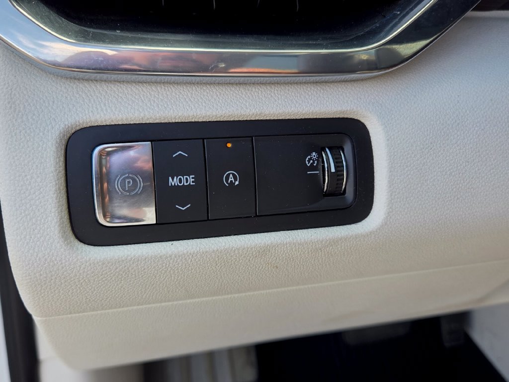Certified 2025 GMC Acadia Denali w/ Super Cruise Package FWD image 30