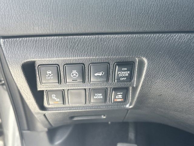 Used 2015 Nissan Pathfinder Platinum FWD image 27
