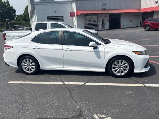 Used 2020 Toyota Camry LE FWD image 5