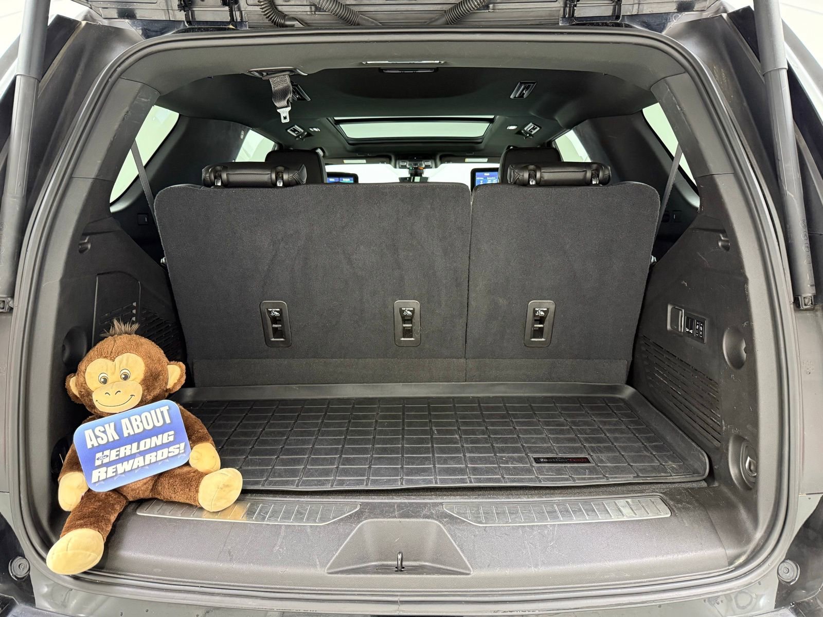 Used 2021 GMC Yukon Denali w/ Denali Premium Package image 8