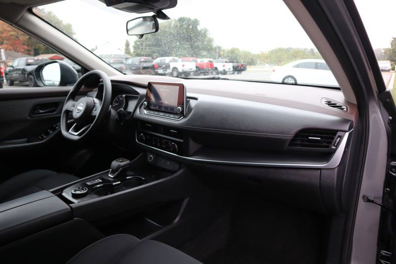 Used 2023 Nissan Rogue S image 21