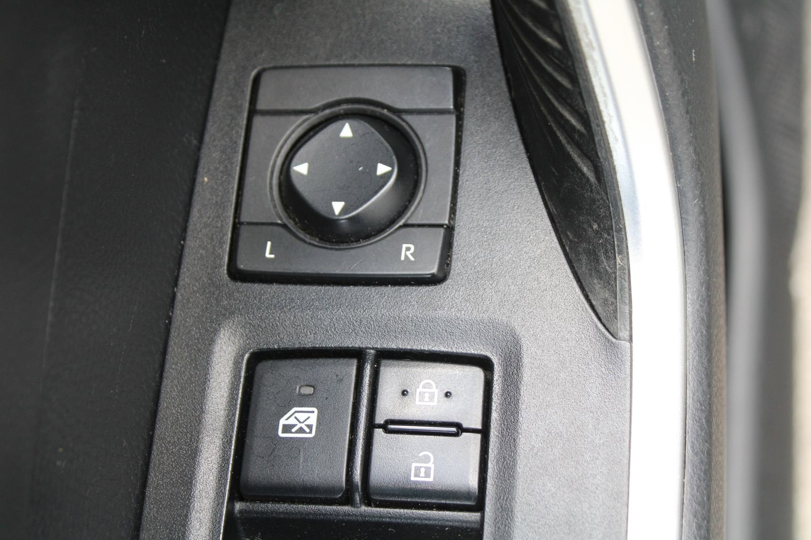 Used 2019 Toyota RAV4 XSE w/ XSE Weather Package image 21