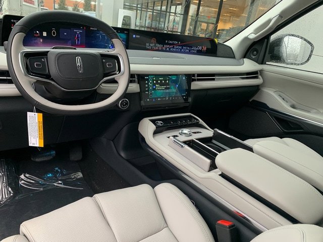 New 2026 Lincoln Navigator Reserve w/ Jet Appearance Package AWD/4WD image 25