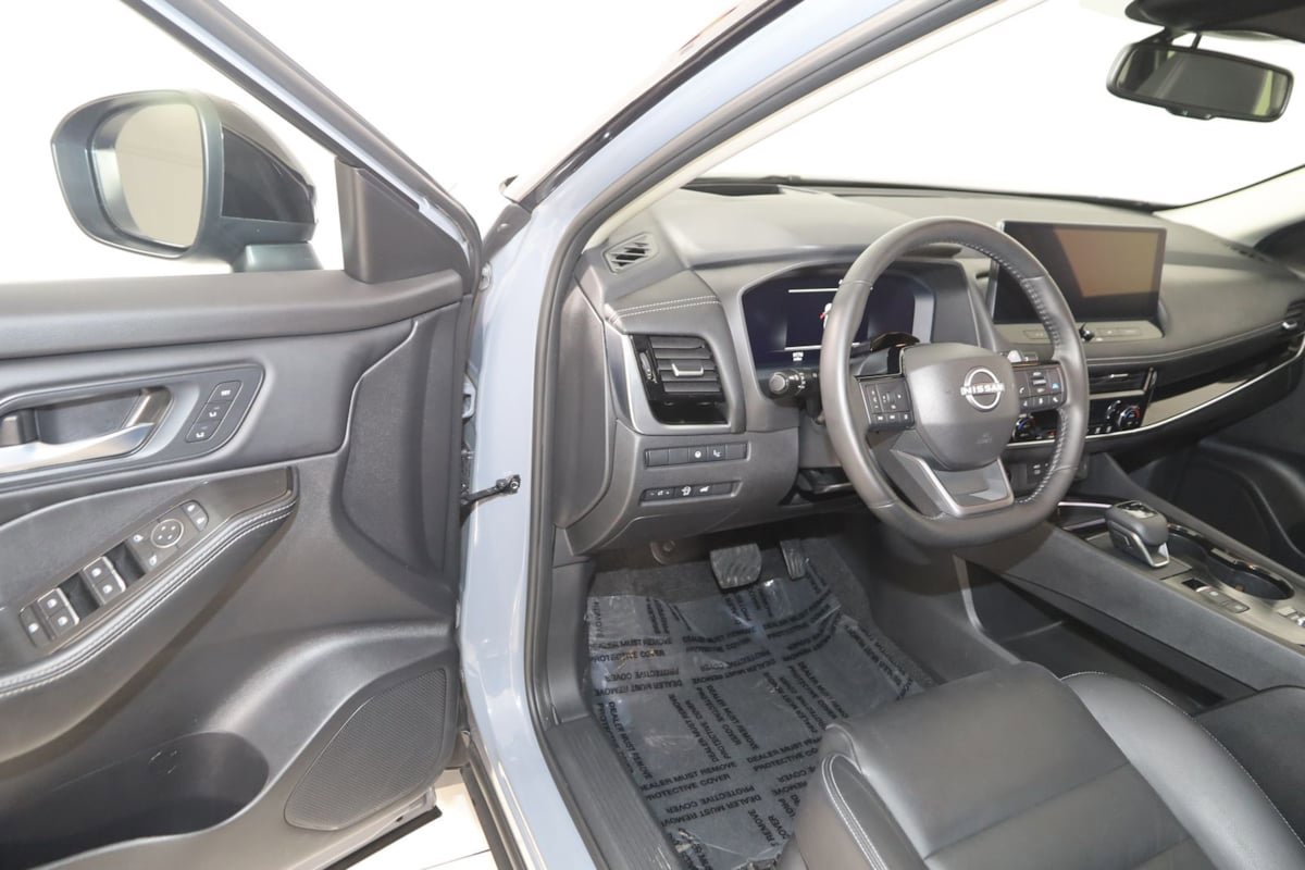 Used 2025 Nissan Rogue SL w/ Tech Package FWD image 51