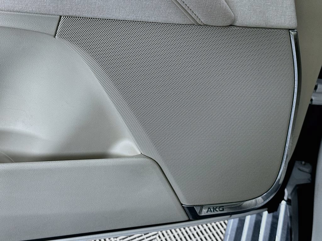 Used 2023 Cadillac Escalade Premium Luxury Platinum RWD image 19