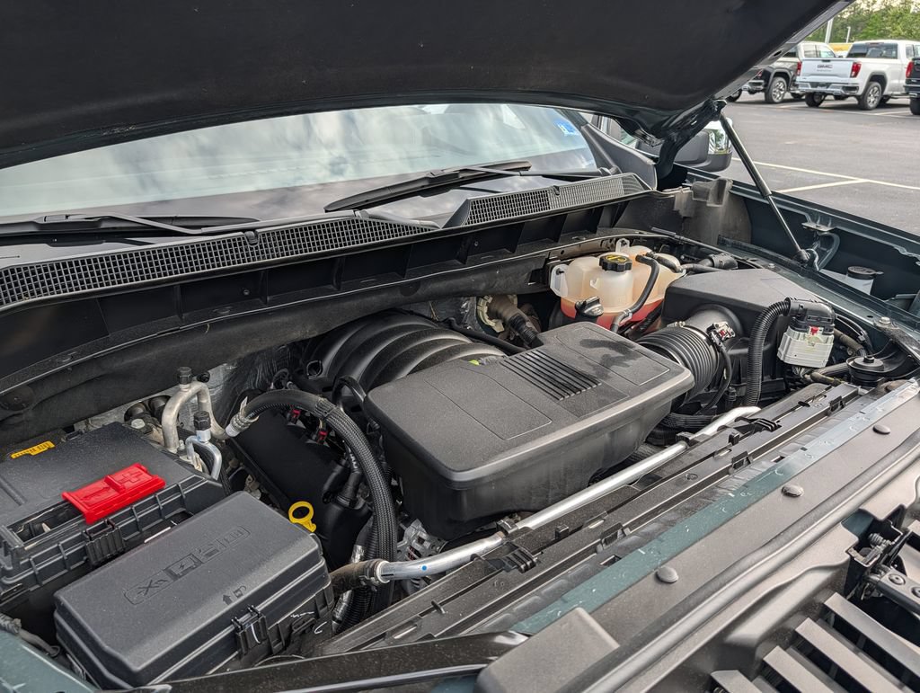 Used 2025 Chevrolet Silverado 1500 LT AWD/4WD image 26