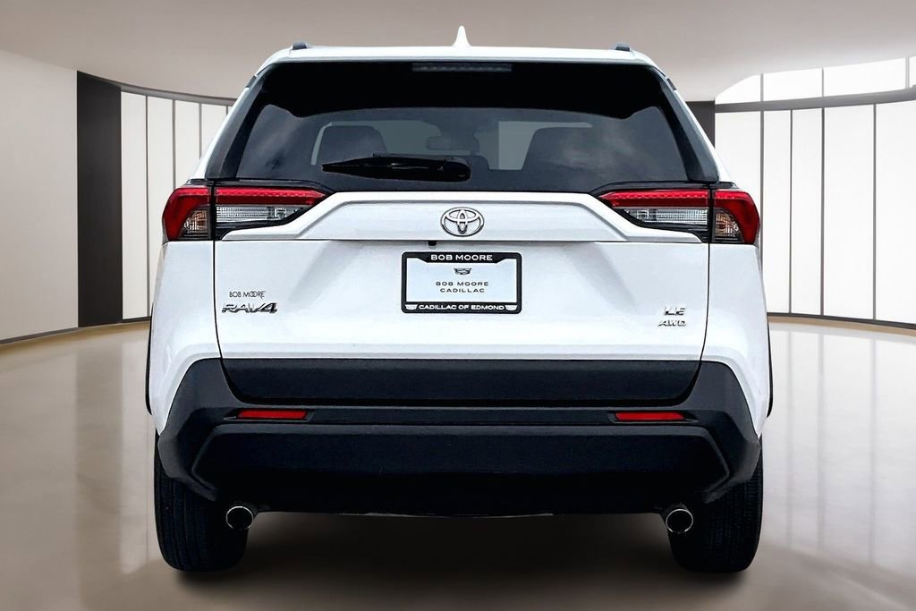 Used 2021 Toyota RAV4 LE image 4