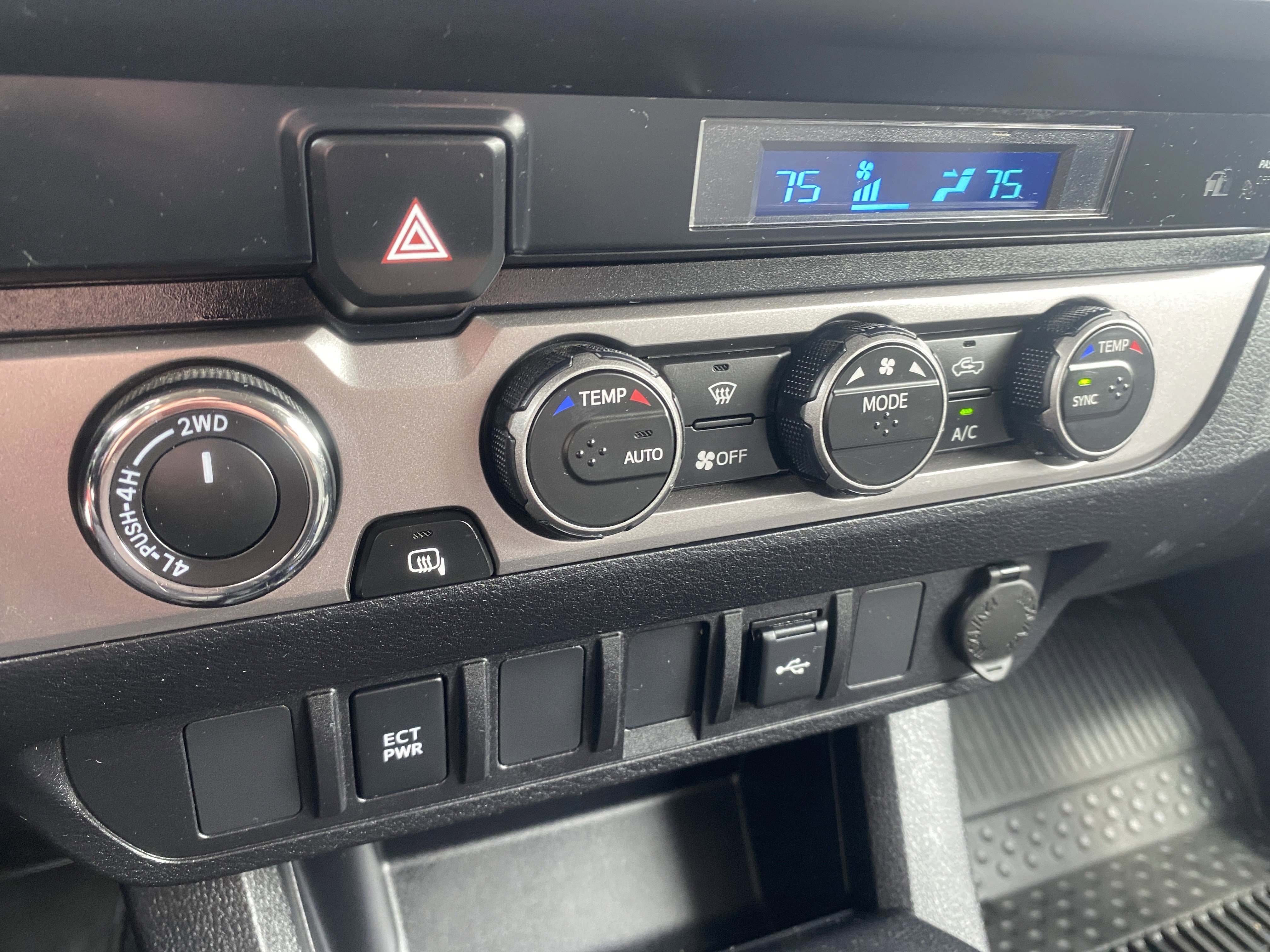 Used 2023 Toyota Tacoma SR AWD/4WD image 30