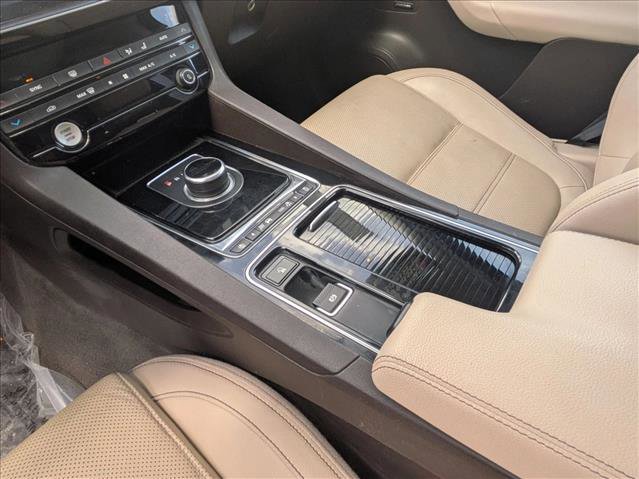 Used 2018 Jaguar F-PACE Prestige image 16