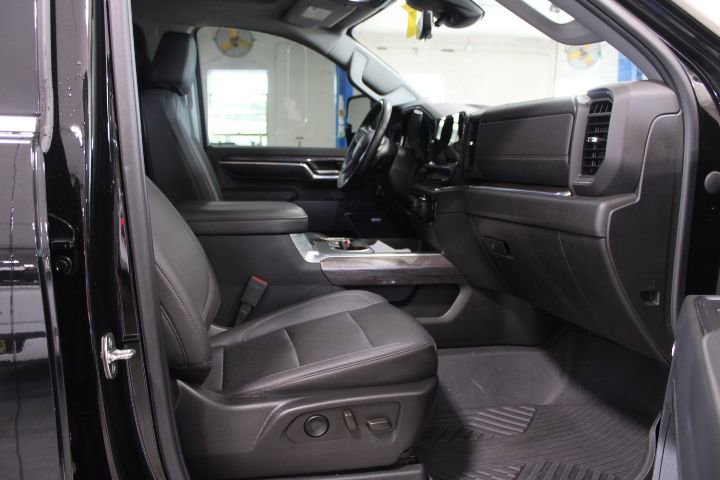Used 2024 Chevrolet Silverado 2500 LTZ w/ LTZ Convenience Package AWD/4WD image 15