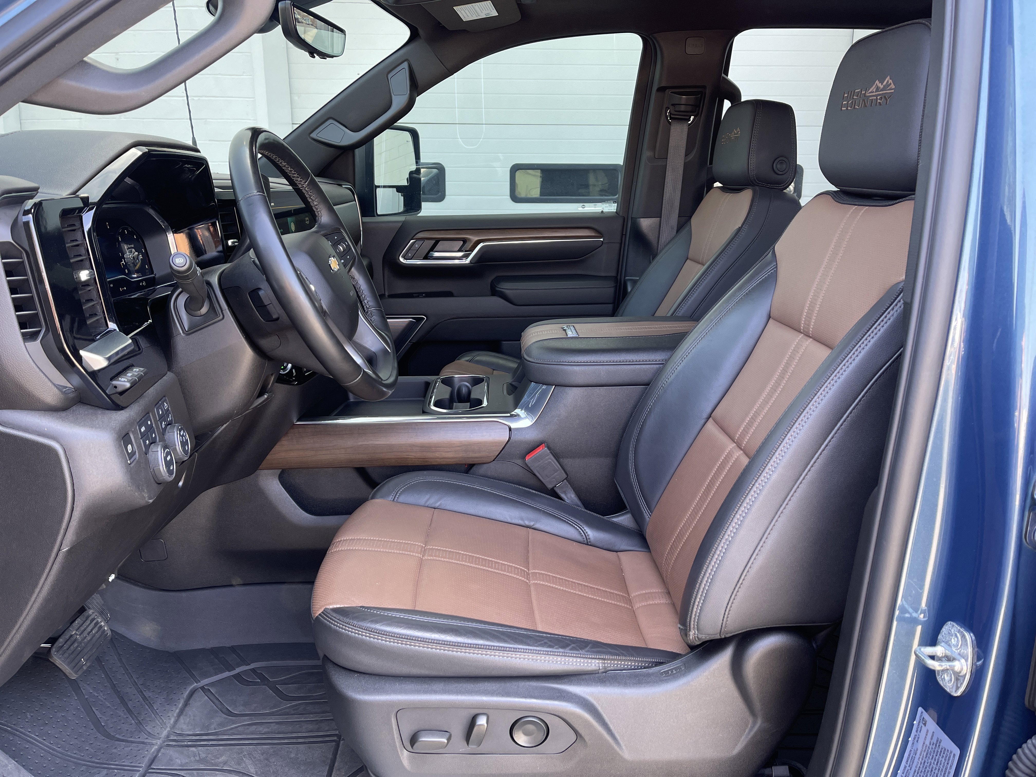 Used 2024 Chevrolet Silverado 2500 High Country w/ High Country Premium Package AWD/4WD image 24