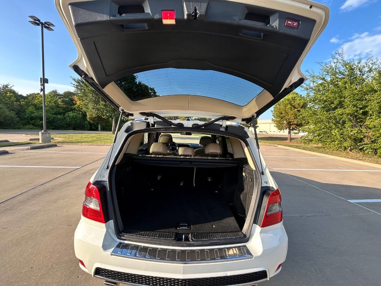 Used 2011 Mercedes-Benz GLK 350 4MATIC image 10