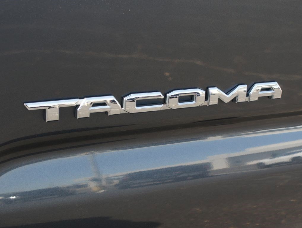Used 2021 Toyota Tacoma TRD Sport AWD/4WD image 16