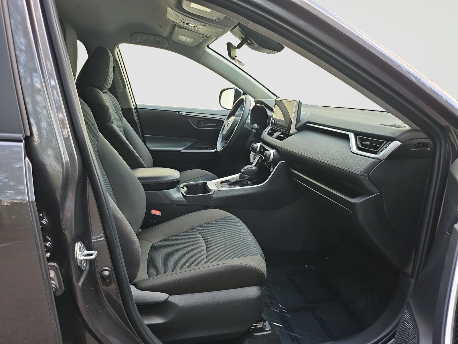 Used 2025 Toyota RAV4 LE AWD/4WD image 17
