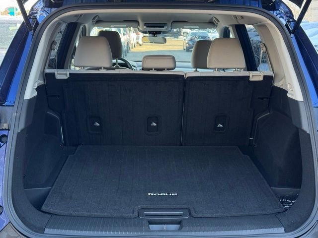 Used 2023 Nissan Rogue SV image 10