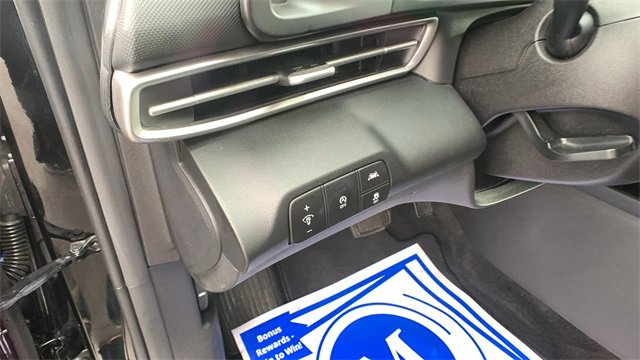 Used 2023 Hyundai Elantra SE image 11