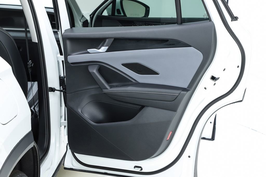 New 2026 Volkswagen Tiguan SE image 31