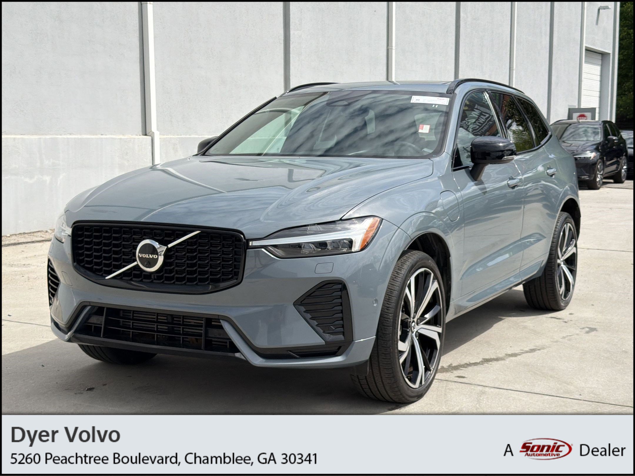Used 2022 Volvo XC60 T8 R-Design w/ Advanced Package