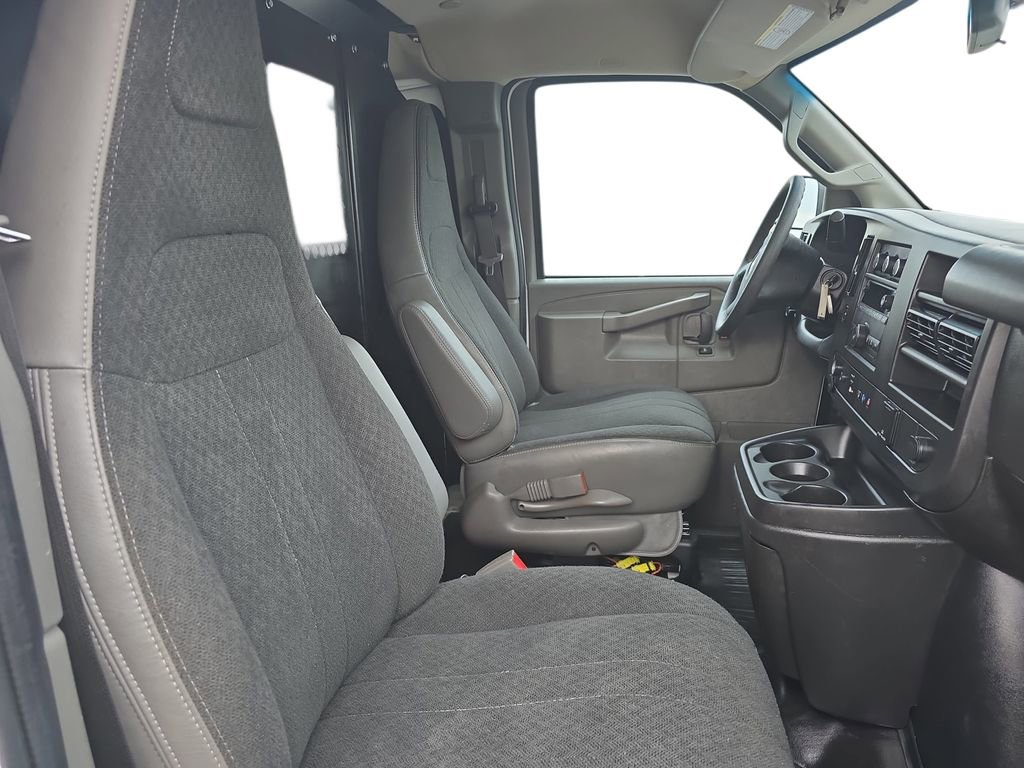 Used 2024 Chevrolet Express 2500 w/ Driver Convenience Package image 9