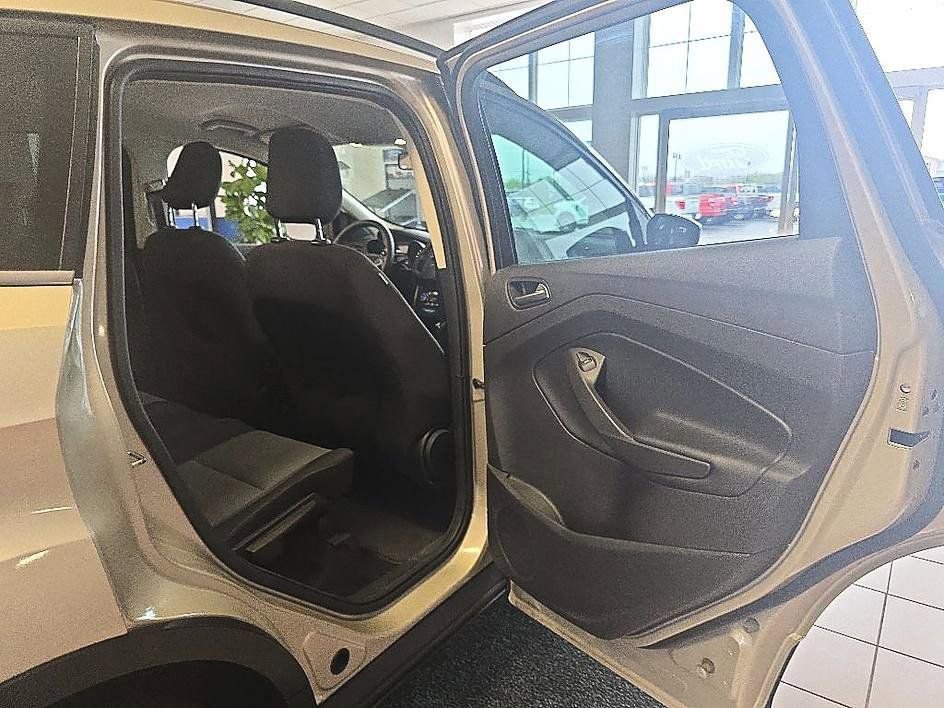 Used 2018 Ford Escape SE w/ Ford Safe & Smart Package AWD/4WD image 31