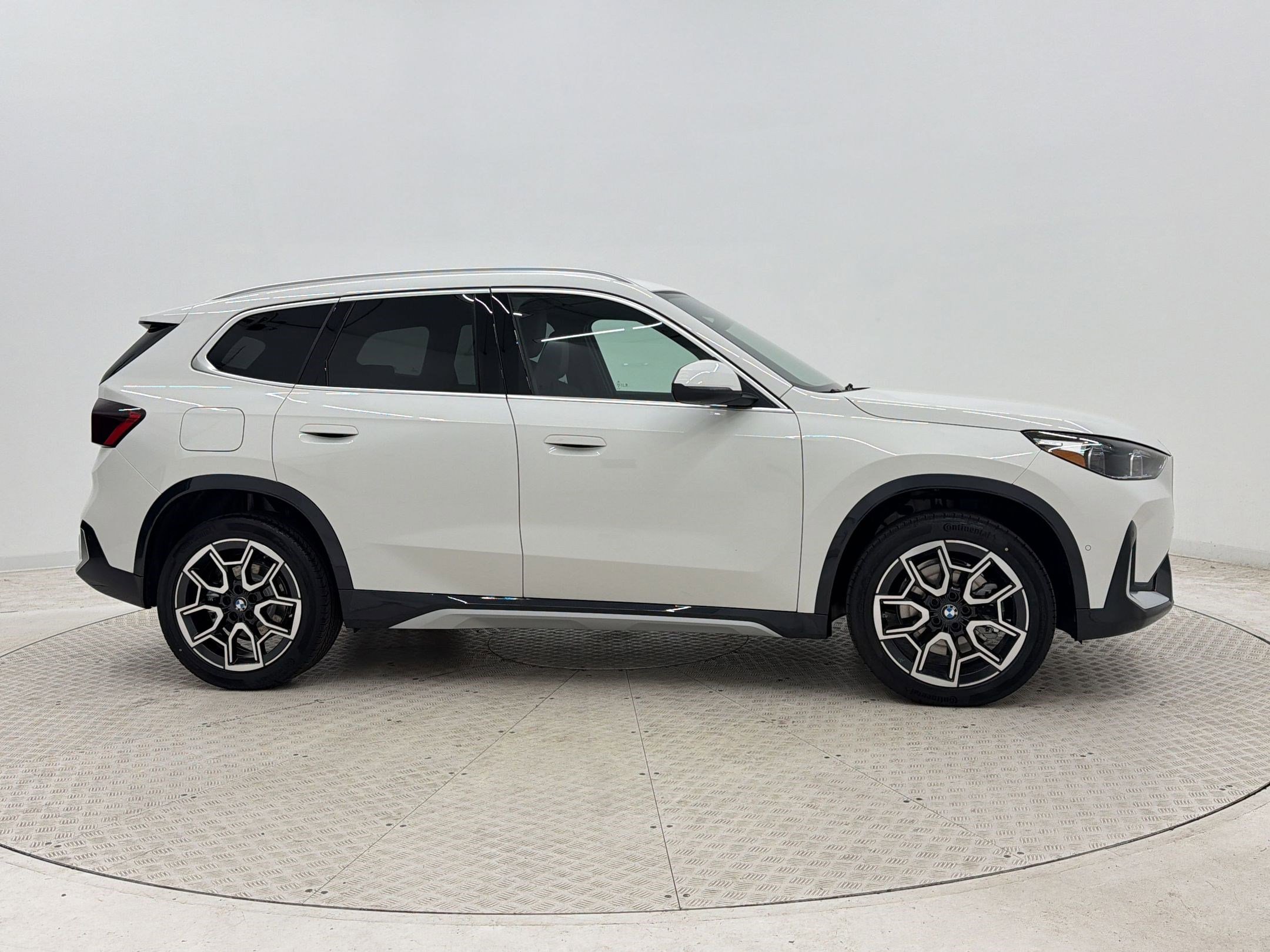 New 2026 BMW X1 xDrive28i AWD/4WD image 8
