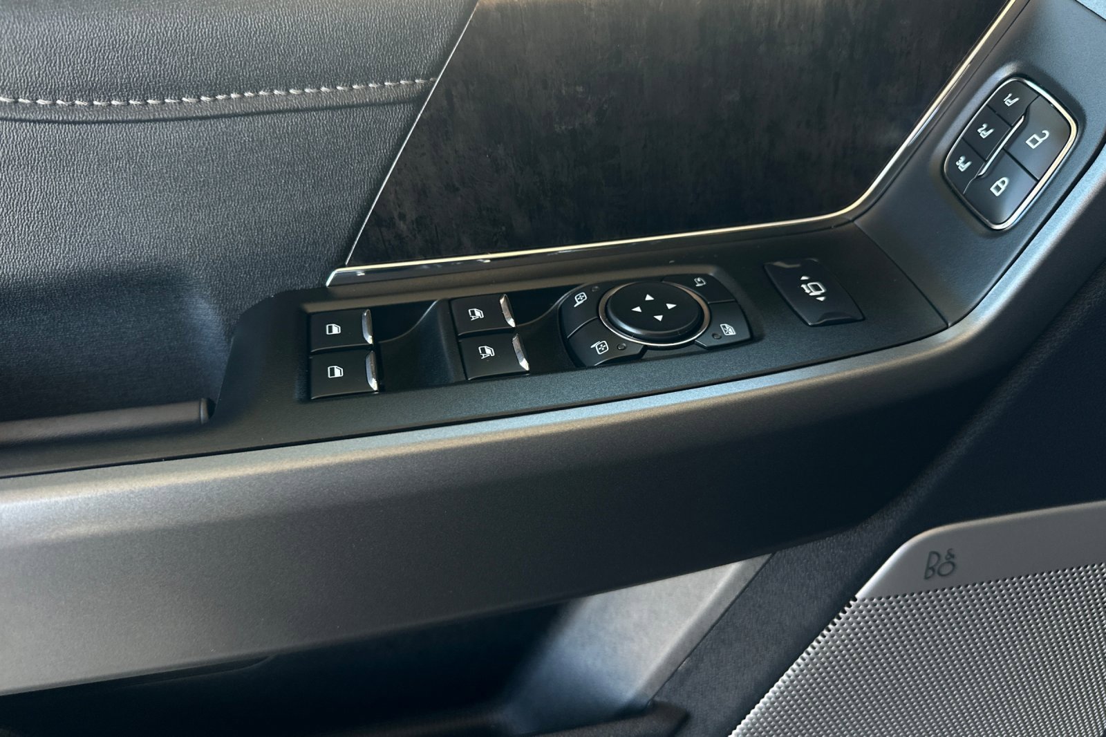 New 2025 Ford F250 Lariat w/ Lariat Ultimate Package image 11