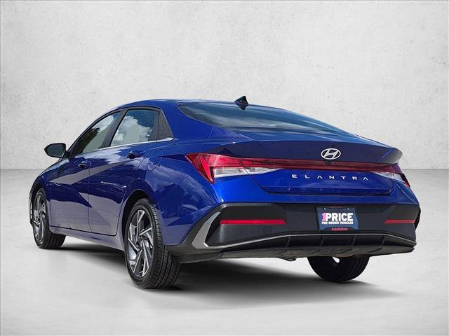 Used 2025 Hyundai Elantra SEL FWD image 8