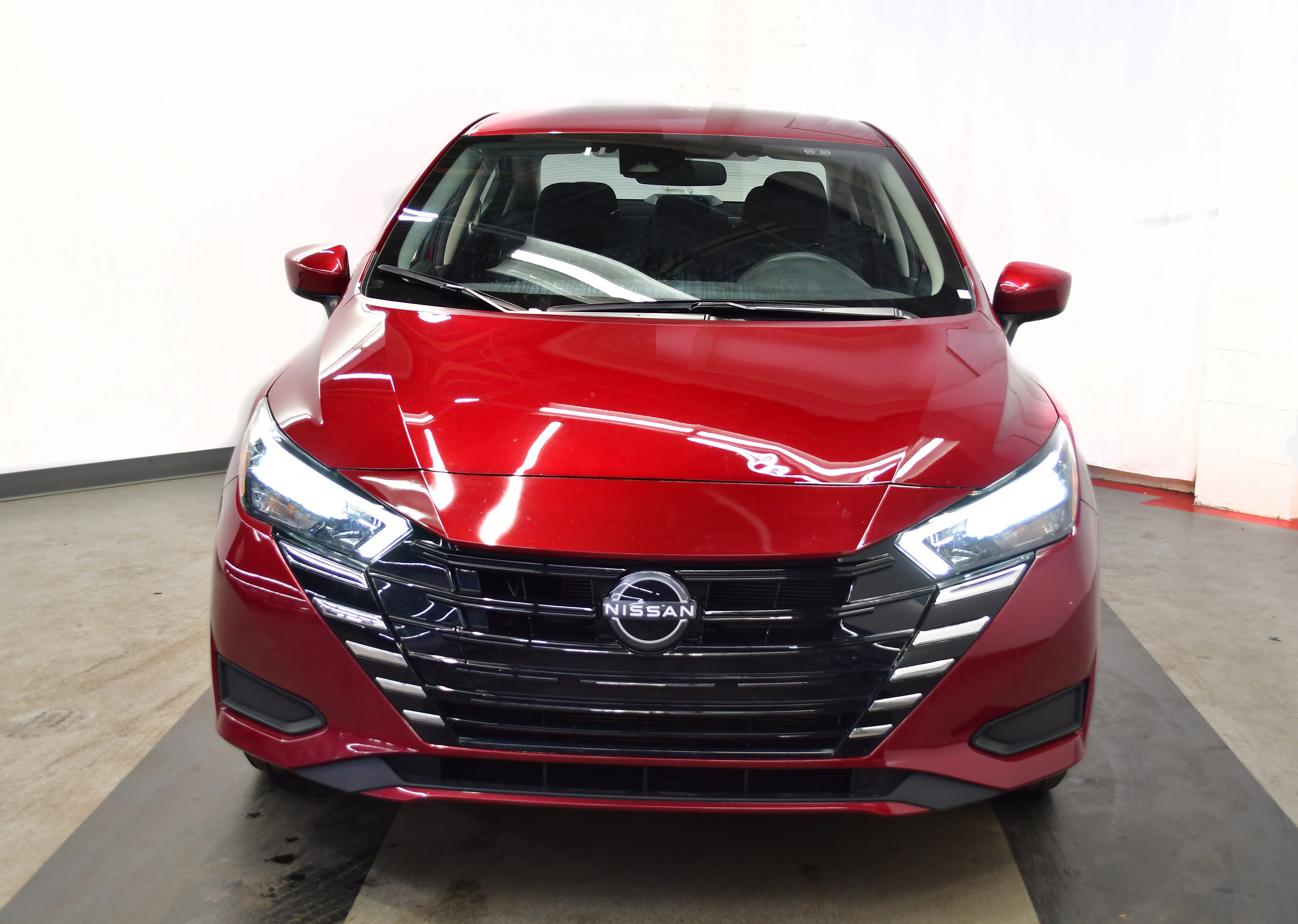 Used 2025 Nissan Versa SV image 3