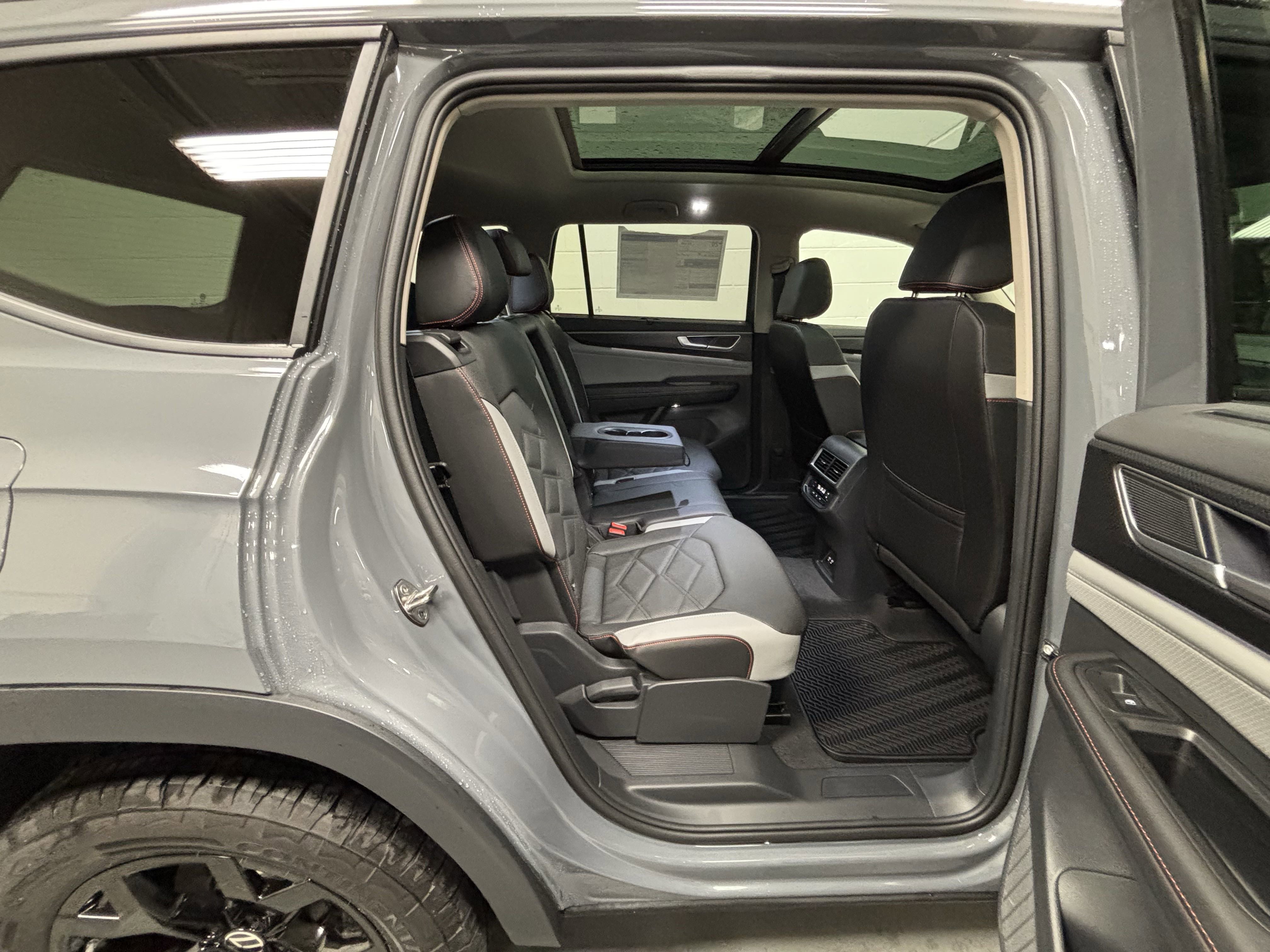 New 2025 Volkswagen Atlas Peak Edition SE image 14