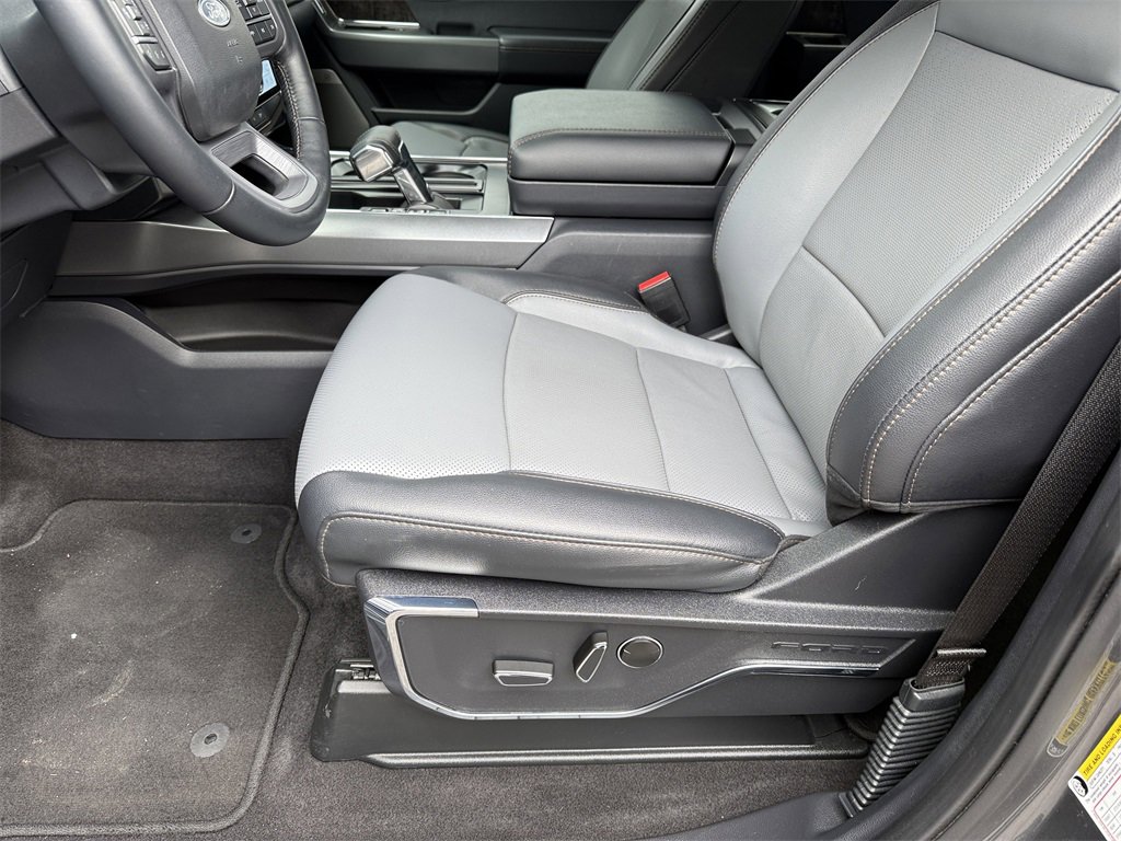 Used 2023 Ford F150 Lightning Lariat image 9