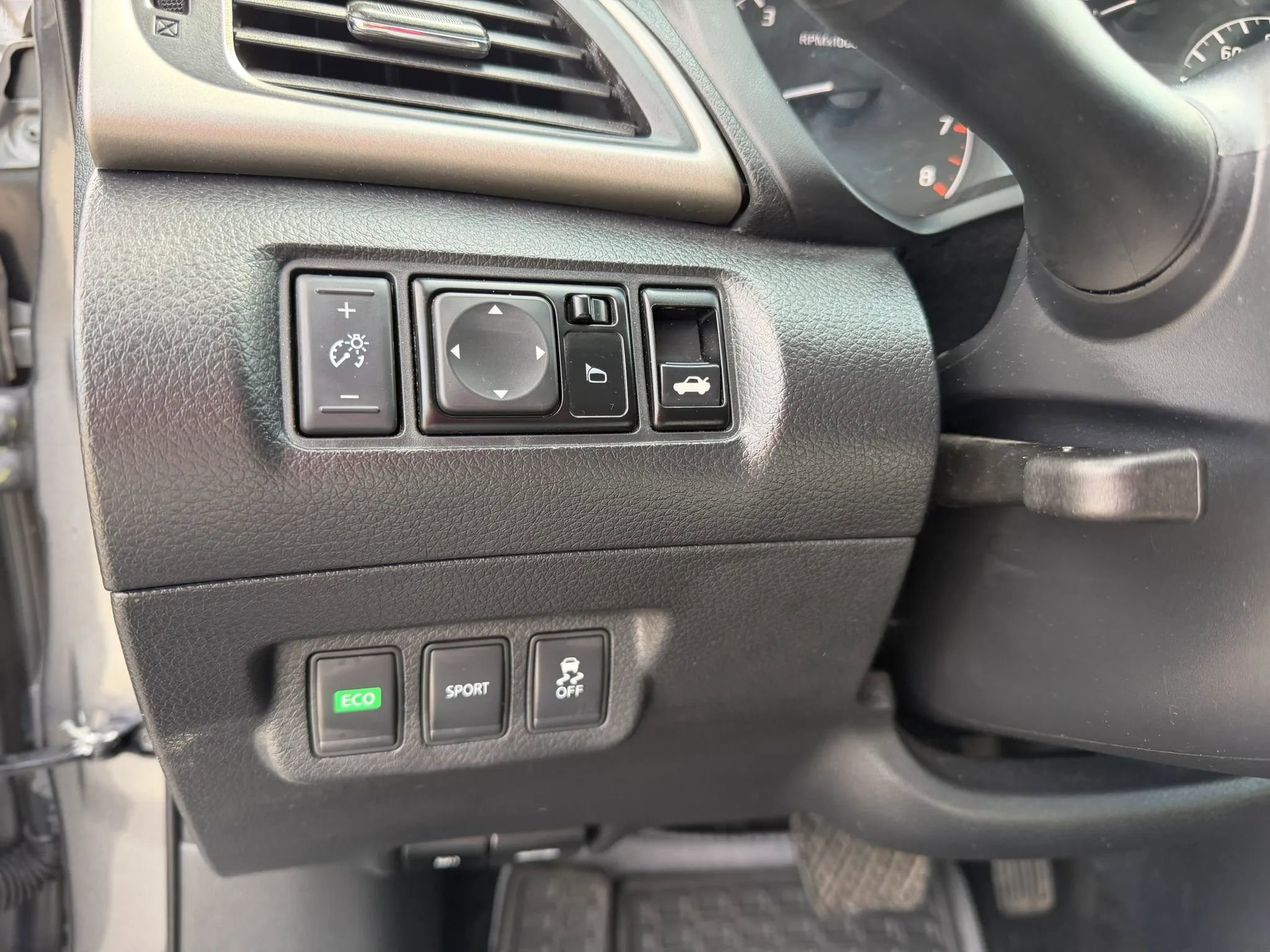 Used 2015 Nissan Sentra S image 13