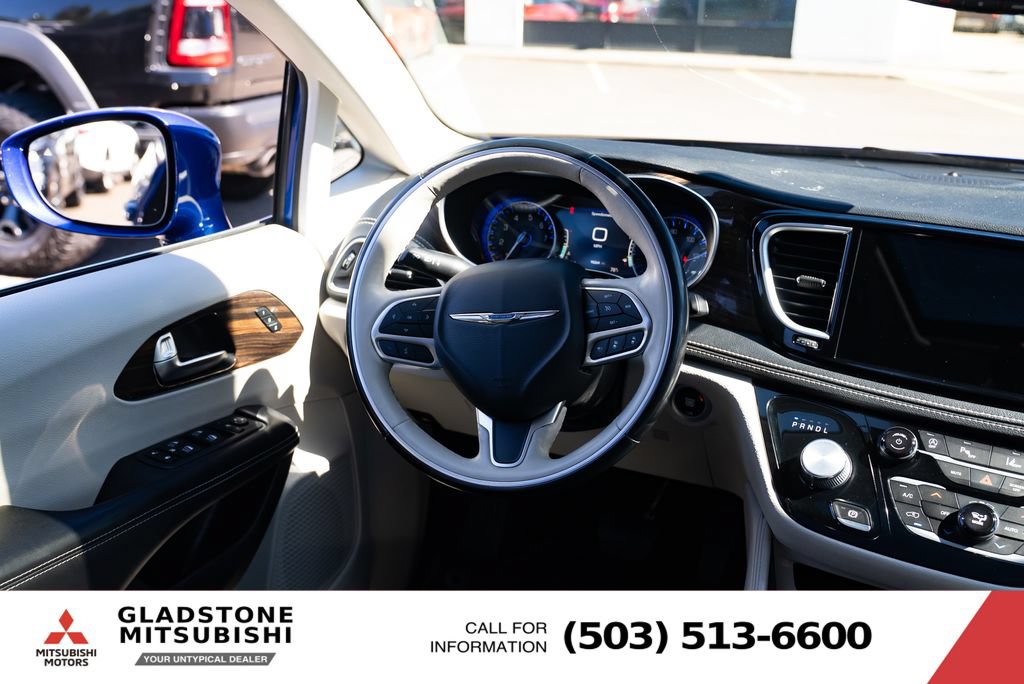 Used 2021 Chrysler Pacifica Limited AWD/4WD image 10