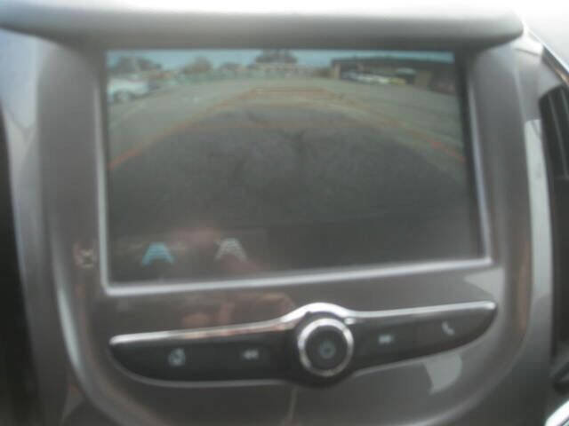 Used 2017 Chevrolet Cruze LT image 21