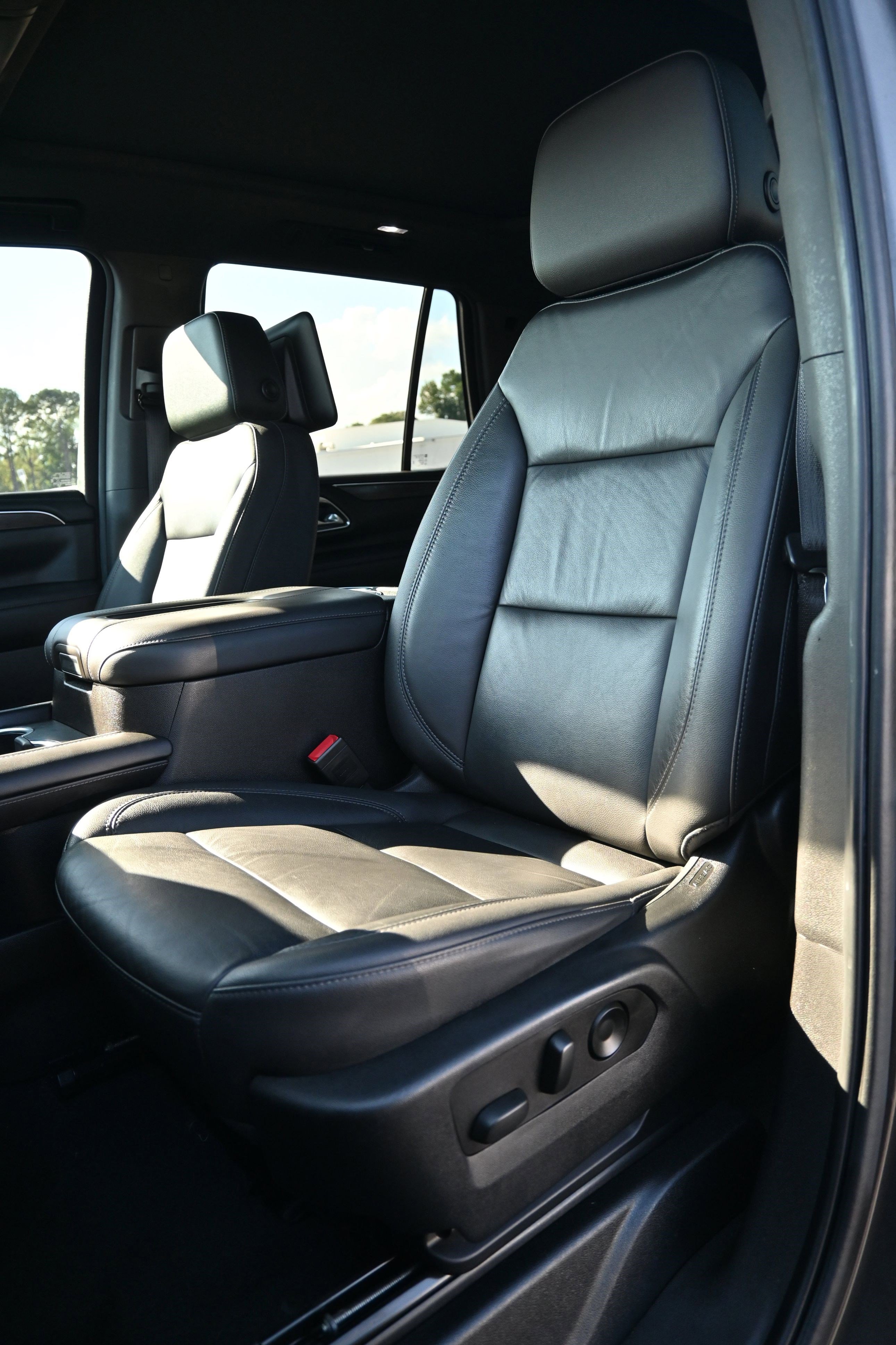 Used 2021 Chevrolet Tahoe Z71 w/ Rear Media and Nav Package image 18