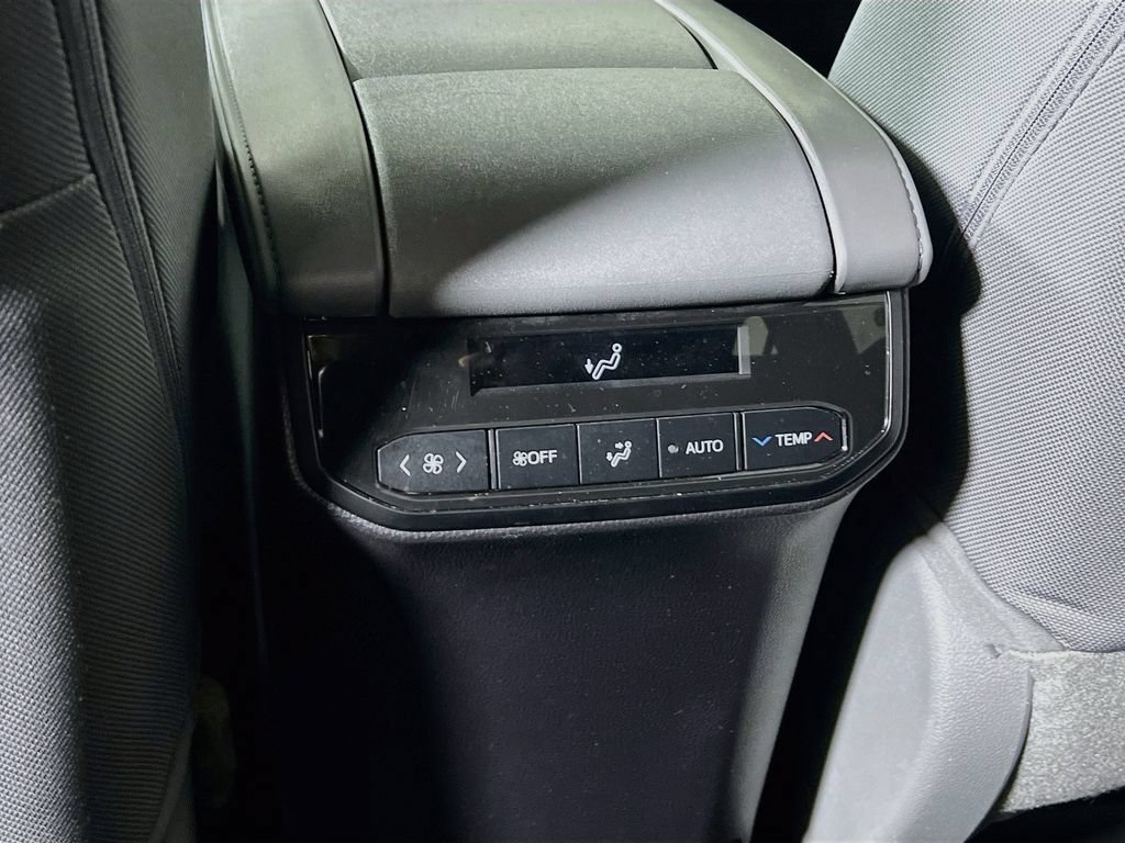 Used 2023 Toyota Highlander LE FWD image 22